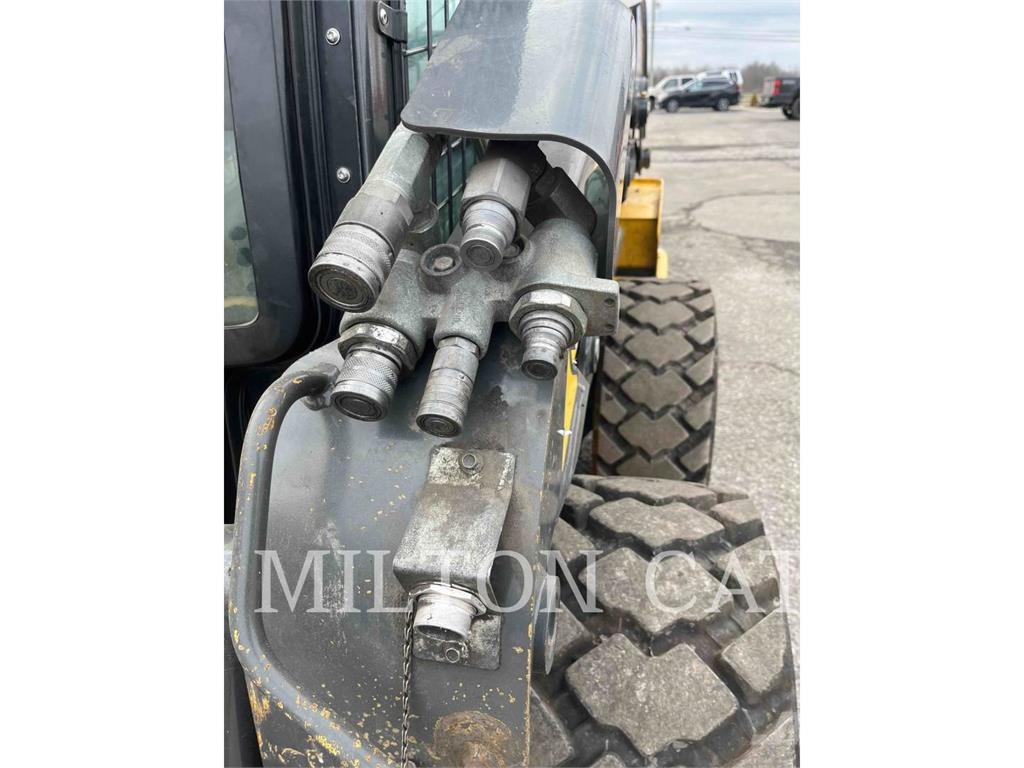 New Holland L220 Minicargadoras