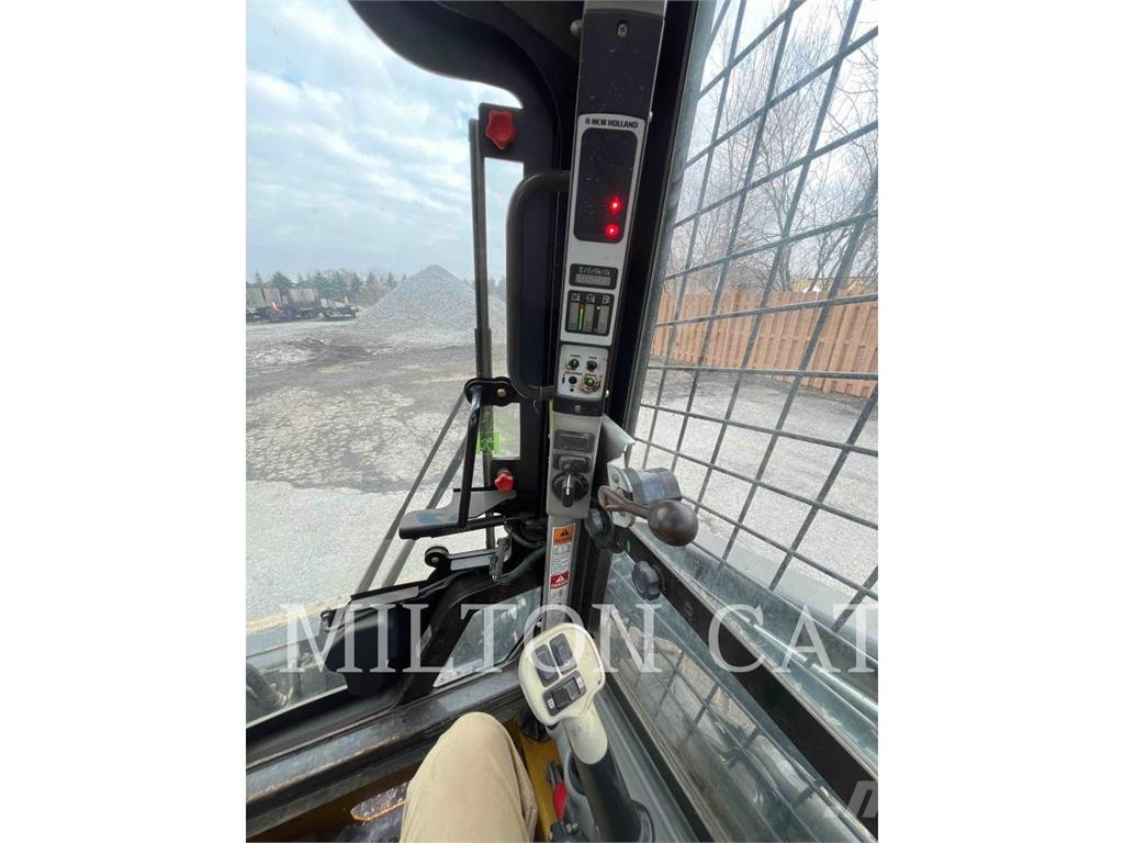 New Holland L220 Minicargadoras