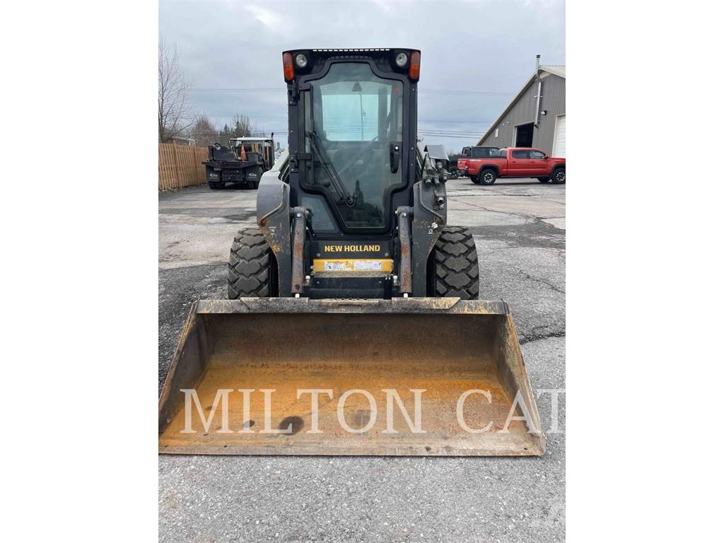 New Holland L220 Minicargadoras
