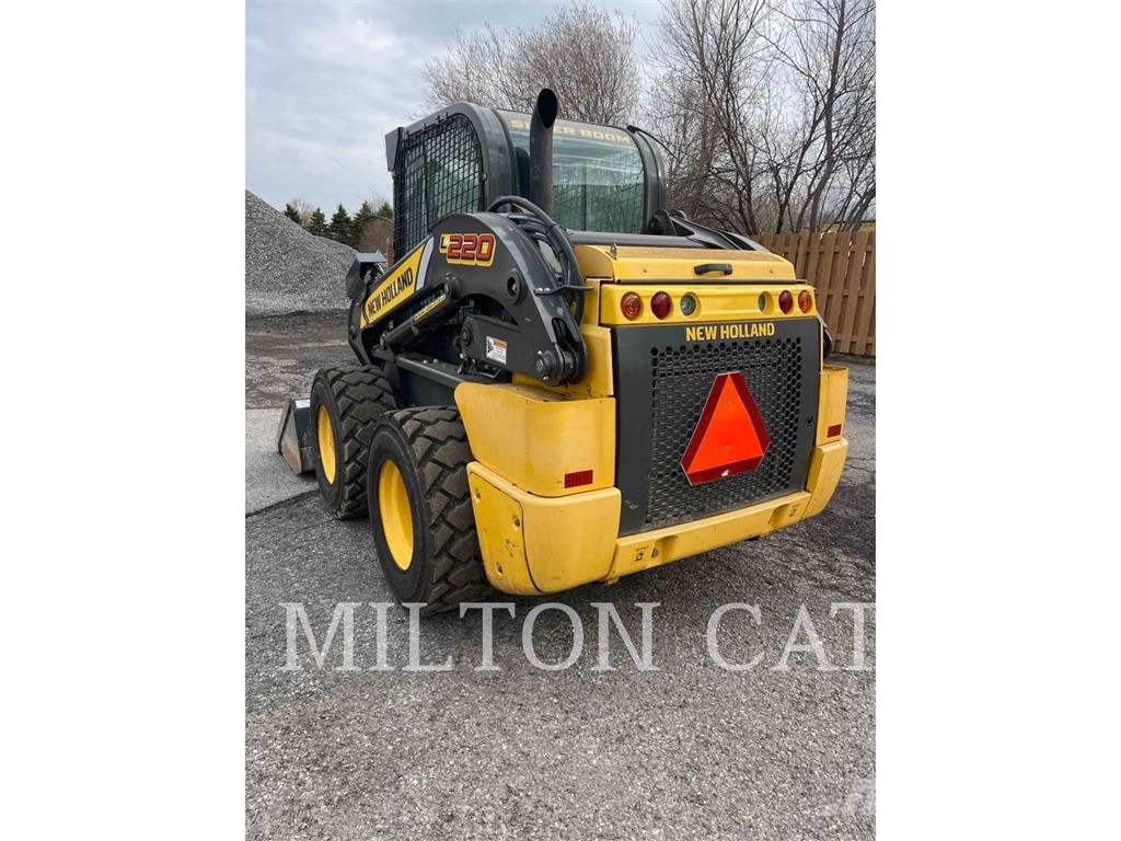 New Holland L220 Minicargadoras