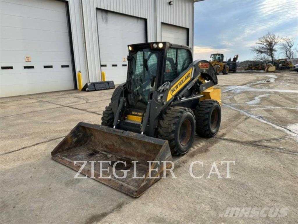 New Holland L228 لوادر انزلاقية التوجيه
