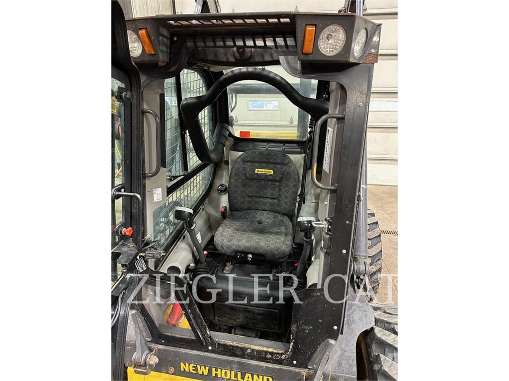 New Holland L228 لوادر انزلاقية التوجيه