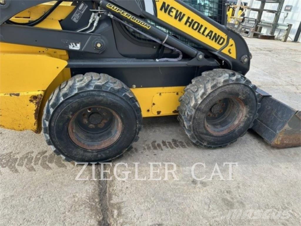 New Holland L228 لوادر انزلاقية التوجيه