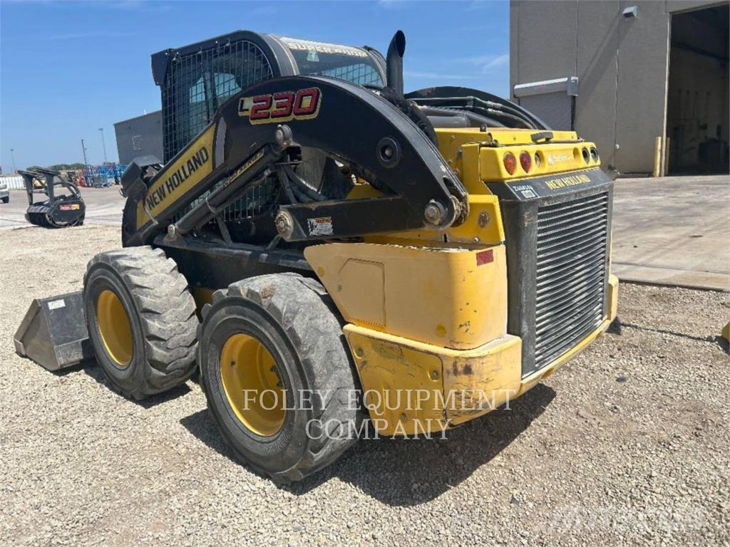 New Holland L230 Kompaktlader