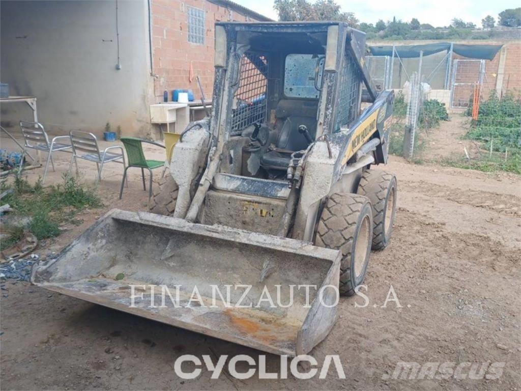 New Holland LS175 Smykem řízené nakladače