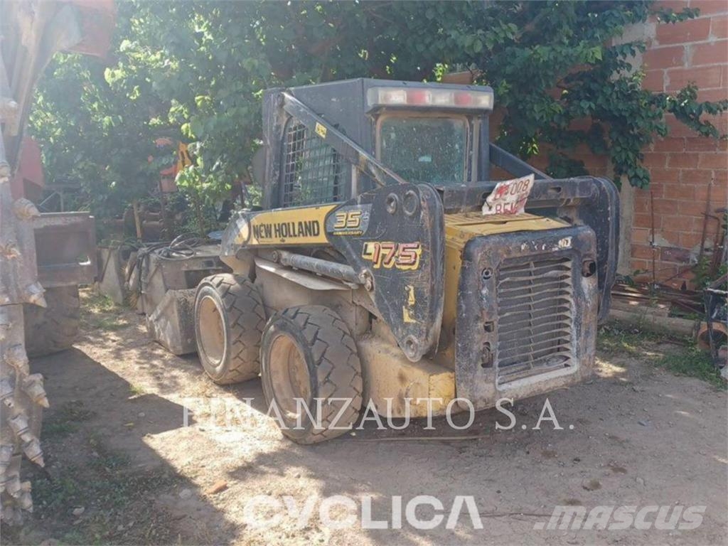 New Holland LS175 Smykem řízené nakladače