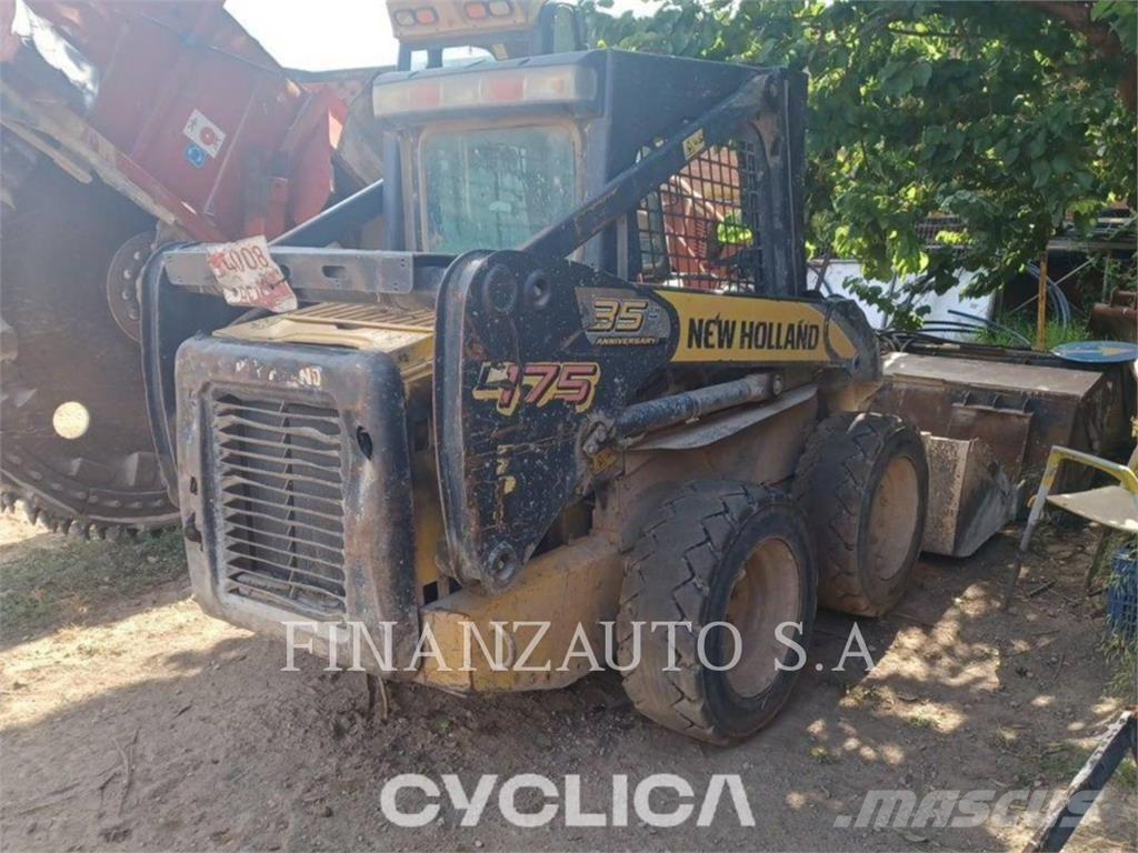 New Holland LS175 Smykem řízené nakladače