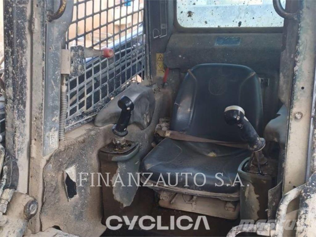 New Holland LS175 Smykem řízené nakladače