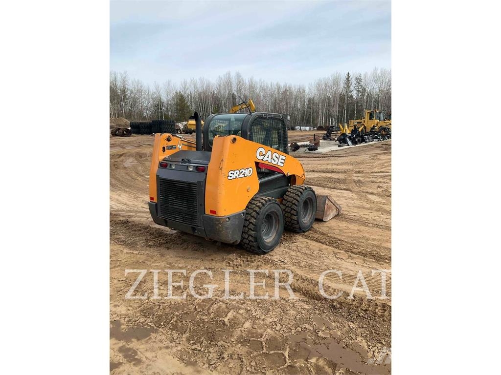 New Holland SR210 Minicargadoras