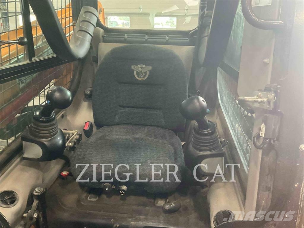 New Holland TR310 Lánctalpas homlokrakodók