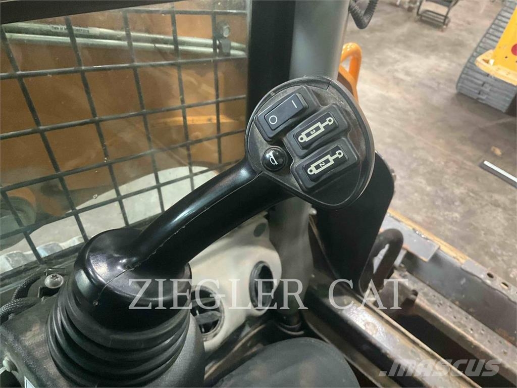 New Holland TR310 Lánctalpas homlokrakodók