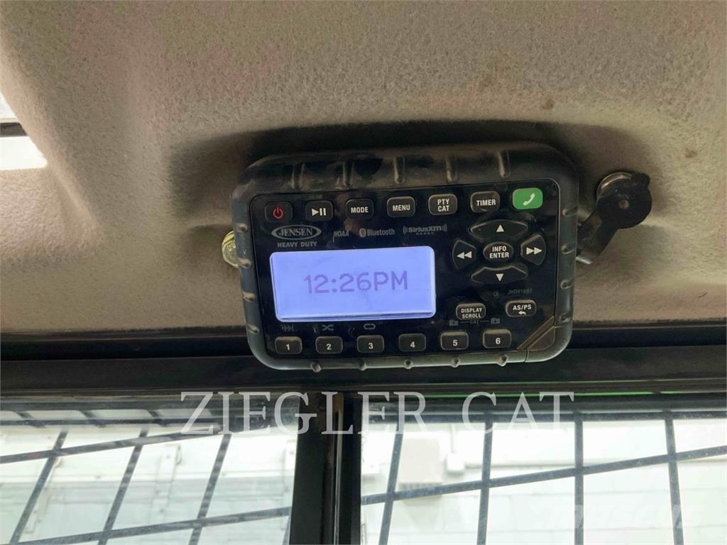New Holland TR310B لوادر زحافة