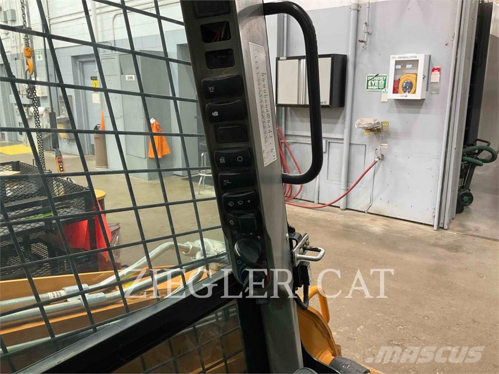 New Holland TR310B لوادر زحافة