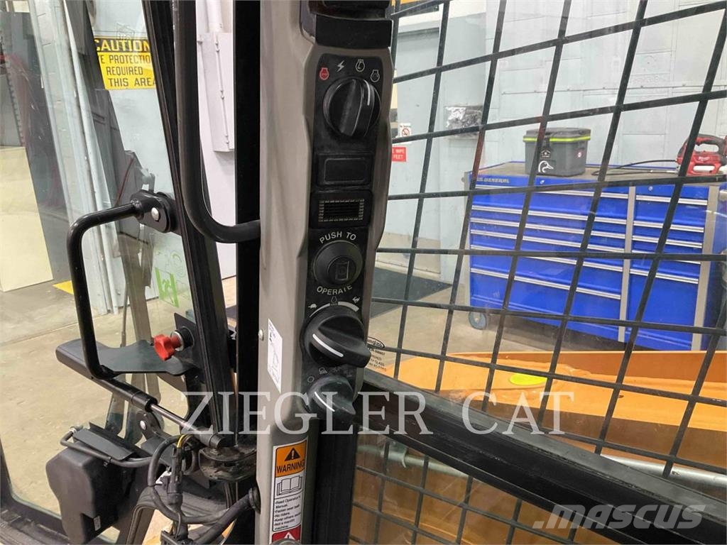 New Holland TR310B لوادر زحافة