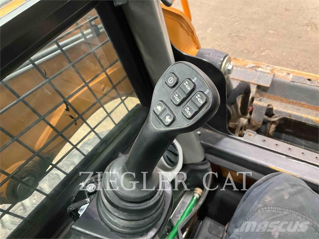 New Holland TR310B لوادر زحافة