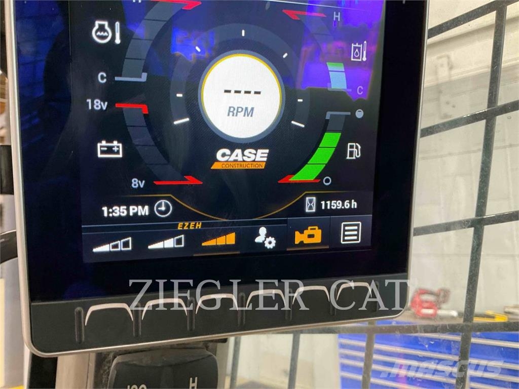 New Holland TR310B لوادر زحافة