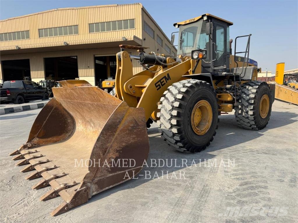 SEM 676D لوادر بعجل
