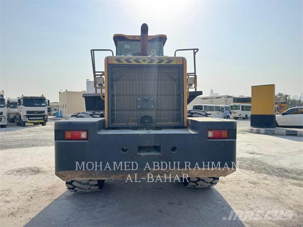 SEM 676D لوادر بعجل