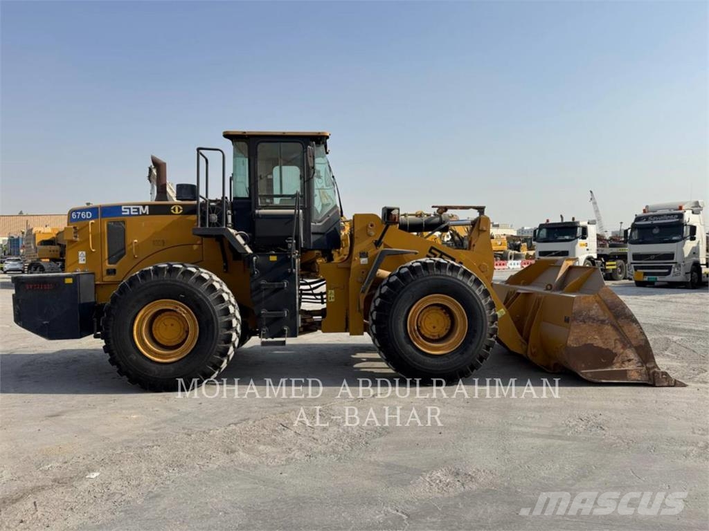 SEM 676D لوادر بعجل
