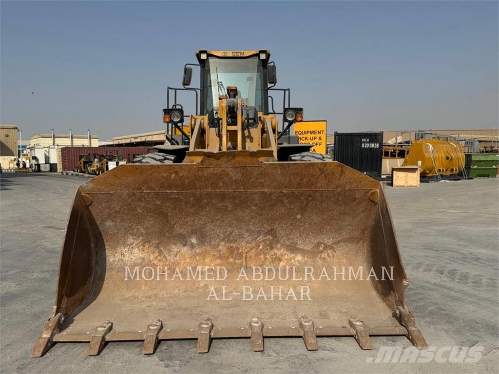 SEM 676D لوادر بعجل