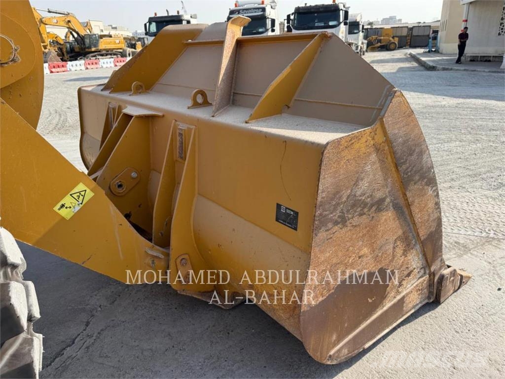 SEM 676D لوادر بعجل