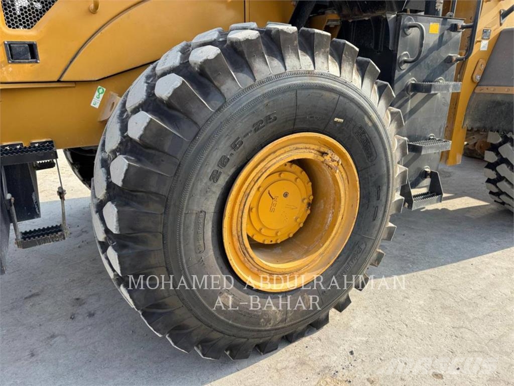 SEM 676D لوادر بعجل