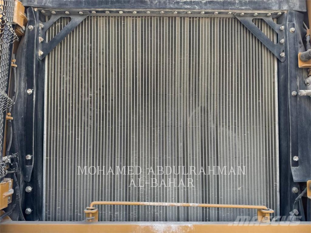 SEM 676D لوادر بعجل