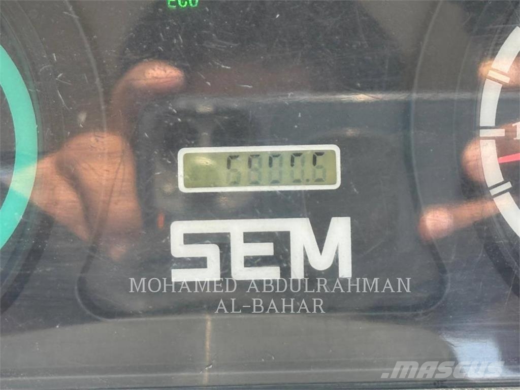SEM 676D لوادر بعجل