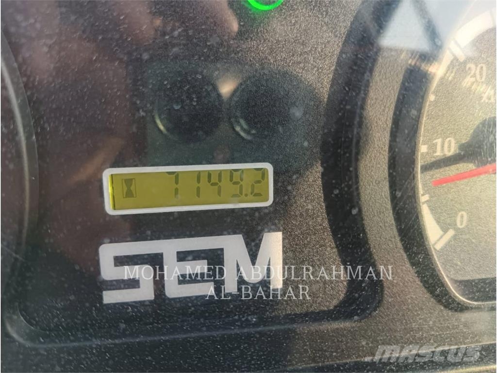 SEM 676D Колесни товарачи