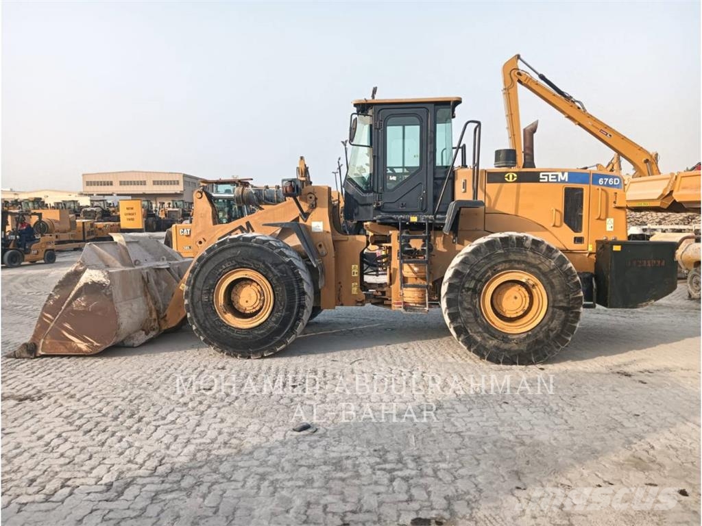 SEM 676D Колесни товарачи