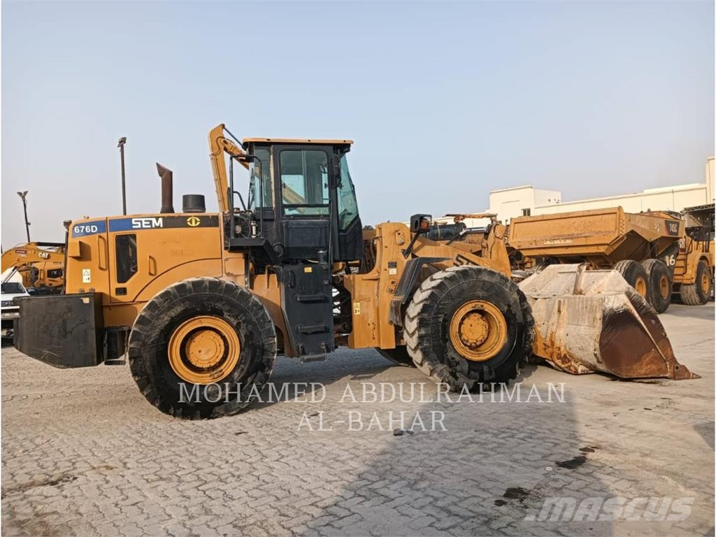 SEM 676D Колесни товарачи