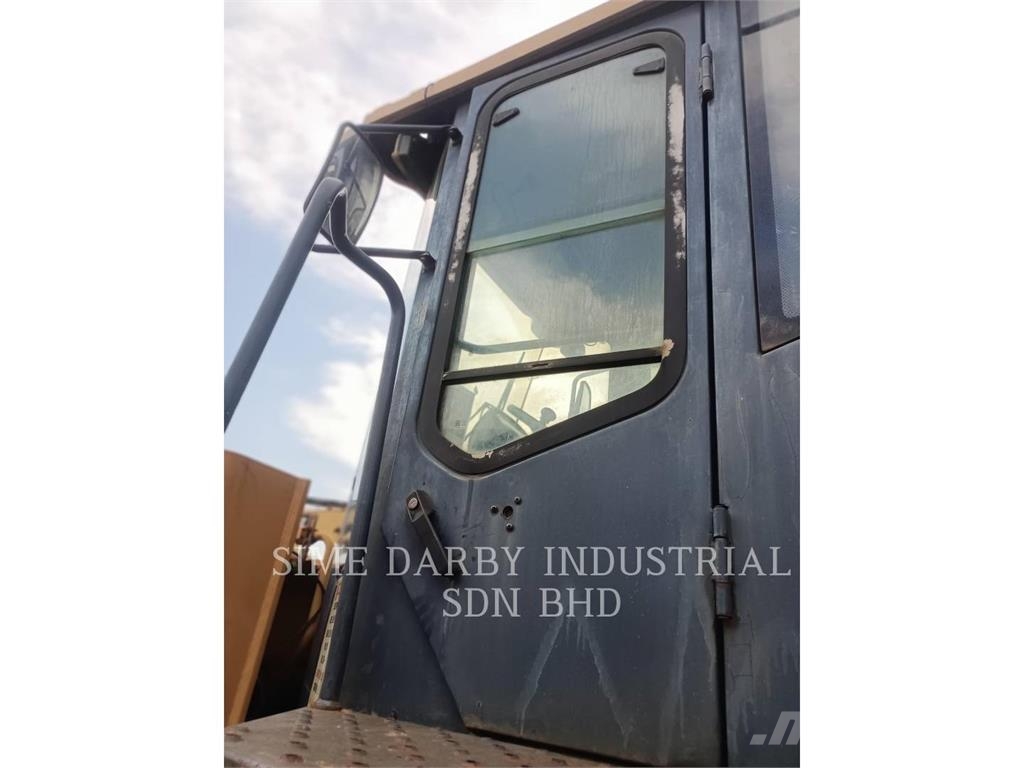 SEM CO. LTD SEM 658C Колесни товарачи