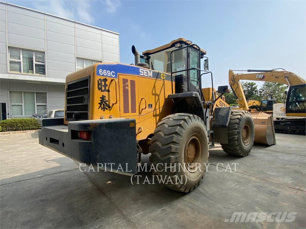 SEM MACHINERY 669 C Колесни товарачи