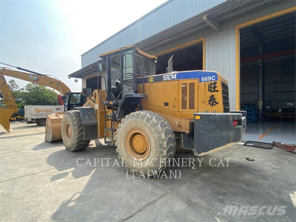 SEM MACHINERY 669 C Колесни товарачи