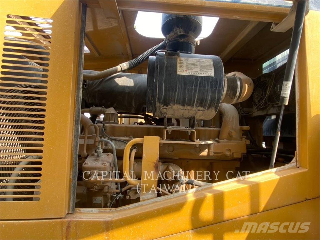 SEM MACHINERY 669 C Колесни товарачи