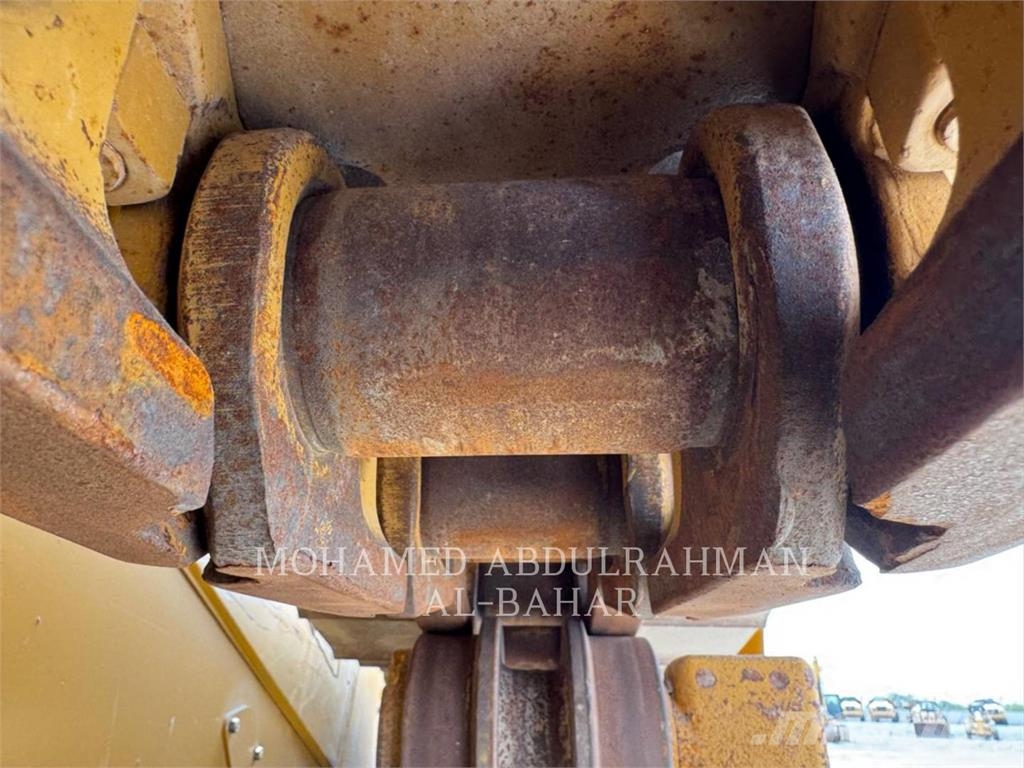 SEM MACHINERY SEM822D بلدوزرات مجنزرة