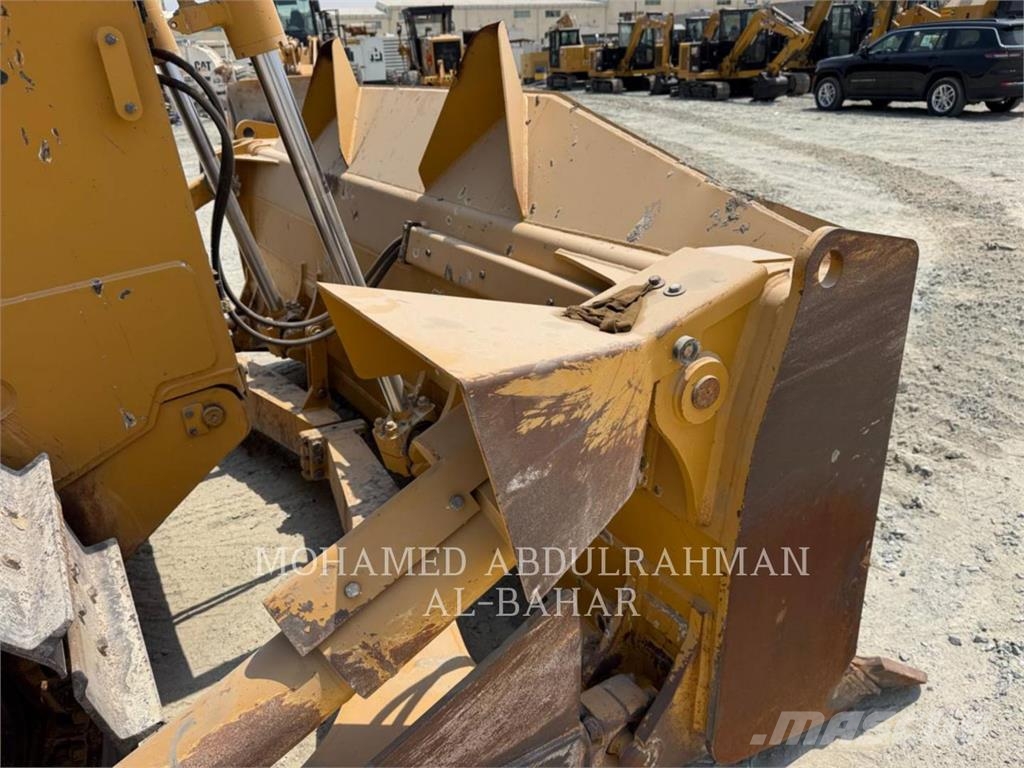 SEM MACHINERY SEM822D بلدوزرات مجنزرة