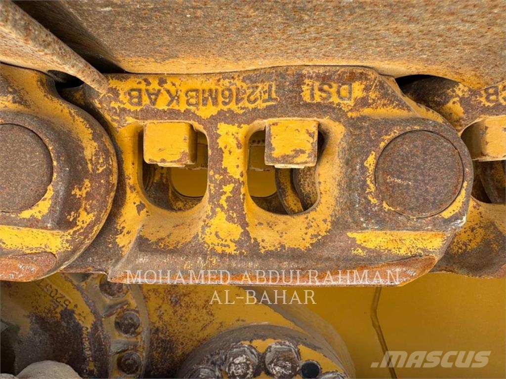 SEM MACHINERY SEM822D بلدوزرات مجنزرة