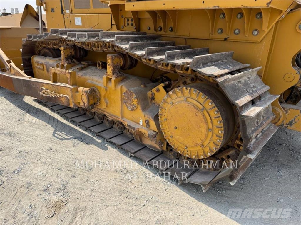 SEM MACHINERY SEM822D بلدوزرات مجنزرة