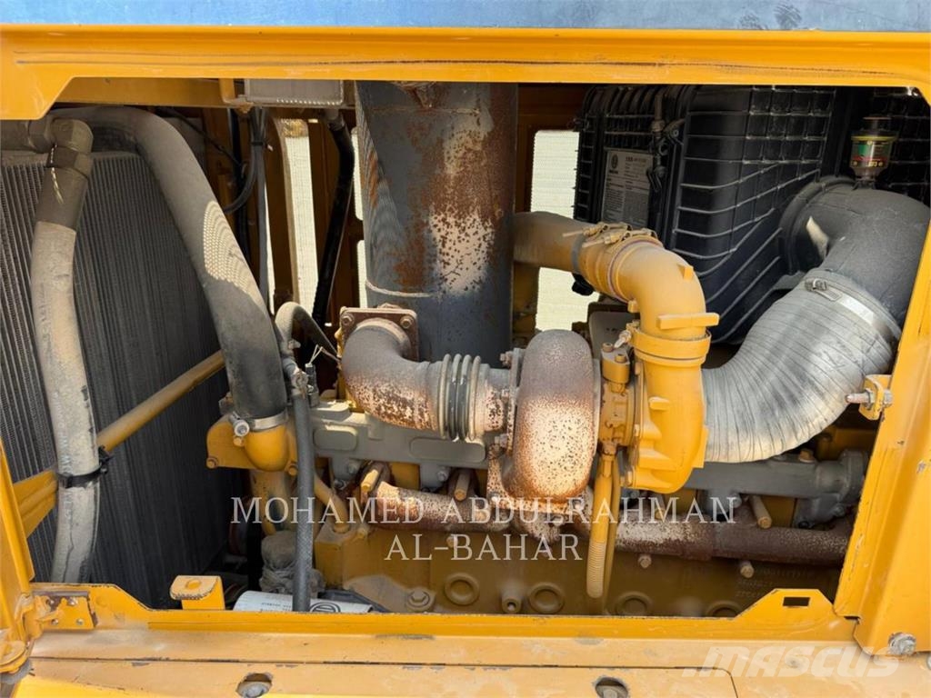 SEM MACHINERY SEM822D بلدوزرات مجنزرة