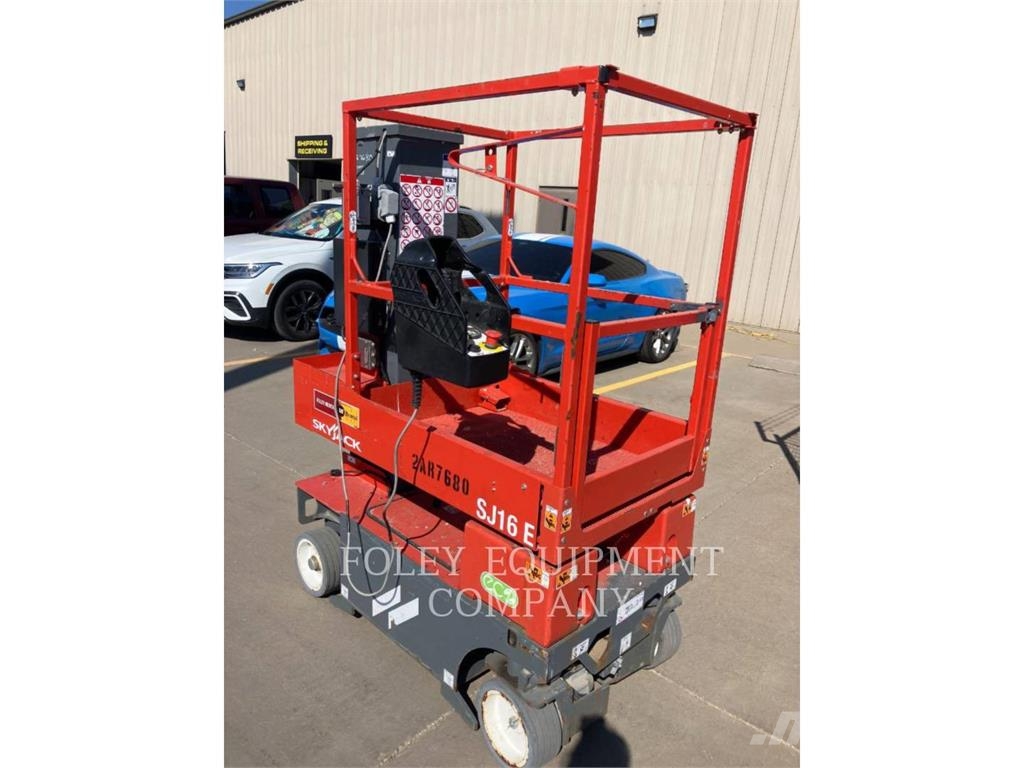 Skyjack (OBSOLETE) SJ16 Käärtõstukid