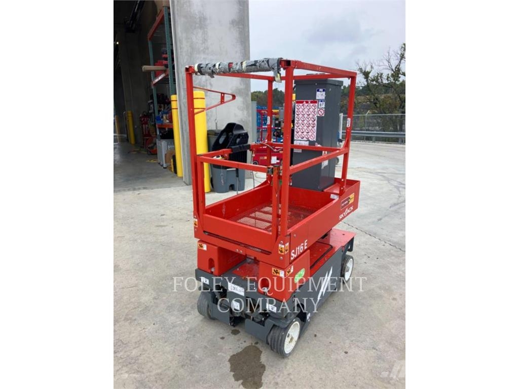 Skyjack (OBSOLETE) SJ16 Käärtõstukid