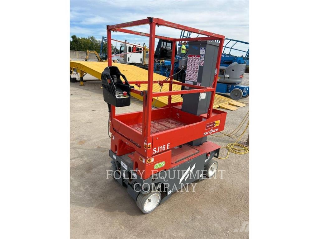 Skyjack SJ16 Scissor lifts