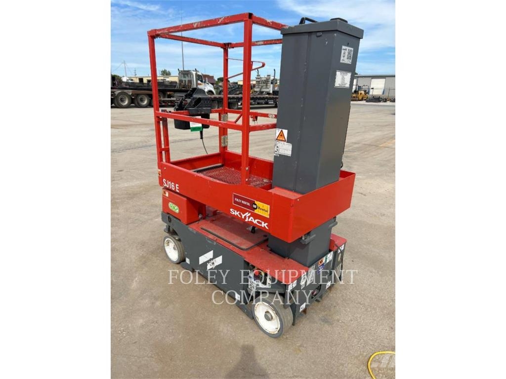 Skyjack SJ16 Scissor lifts