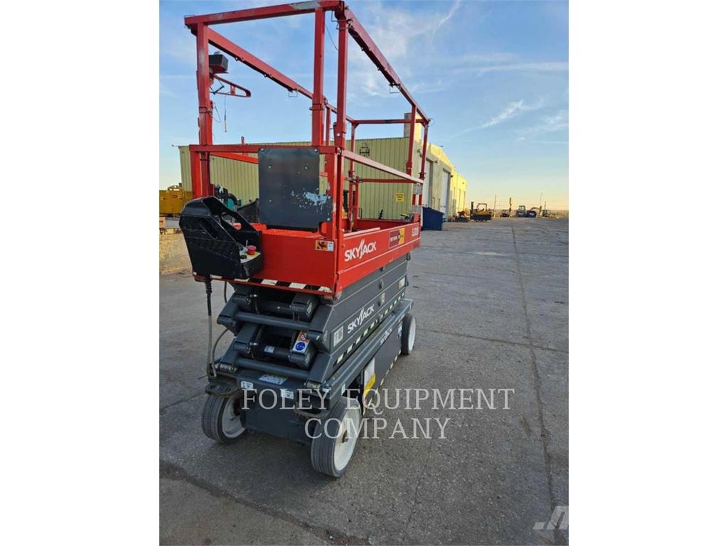 Skyjack SJ3226 رافعات مقصية الشكل