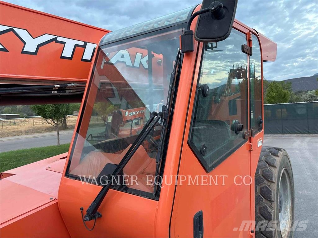 SkyTrak 10054 Telescopic handlers