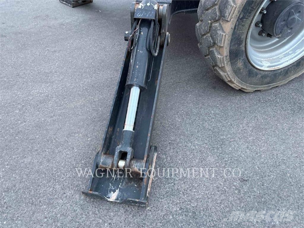 SkyTrak 10054 Telescopic handlers