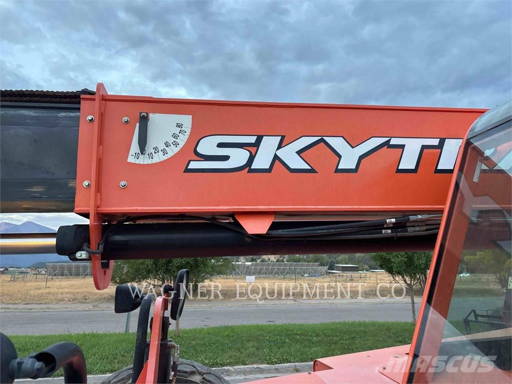 SkyTrak 10054 Telescopic handlers