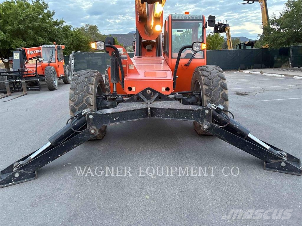 SkyTrak 10054 Telescopic handlers
