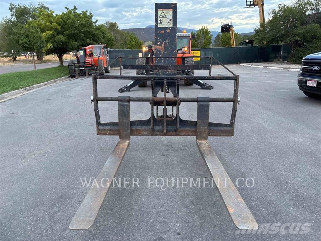 SkyTrak 10054 Telescopic handlers